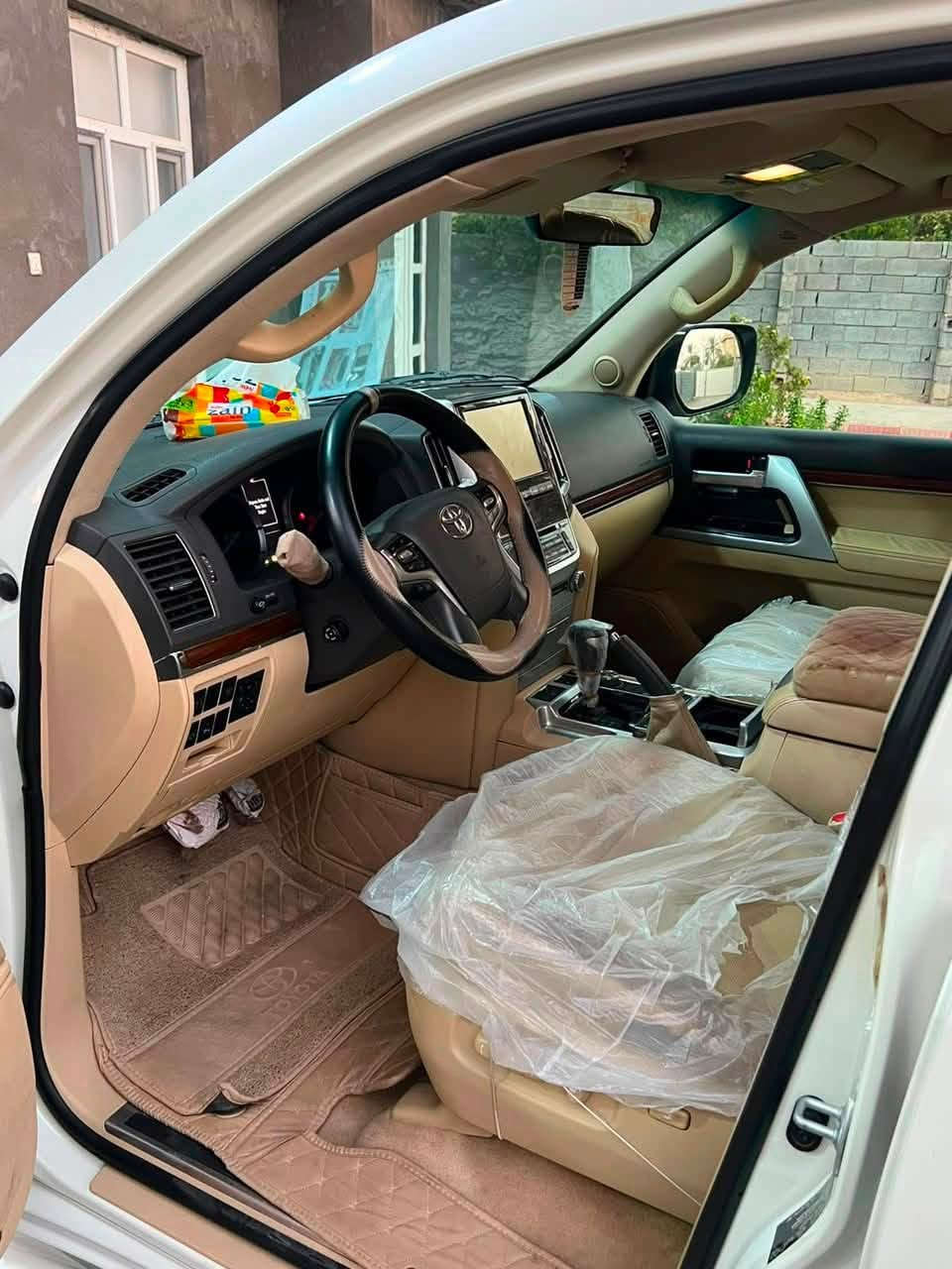 سلام عليكم
VXR بريميه 

موديل 2016 

لون ابيض 

المقاعد جلد

رقم اربيل

خليجي

السعر : $43000

رقم صاحب السياره : ***********
