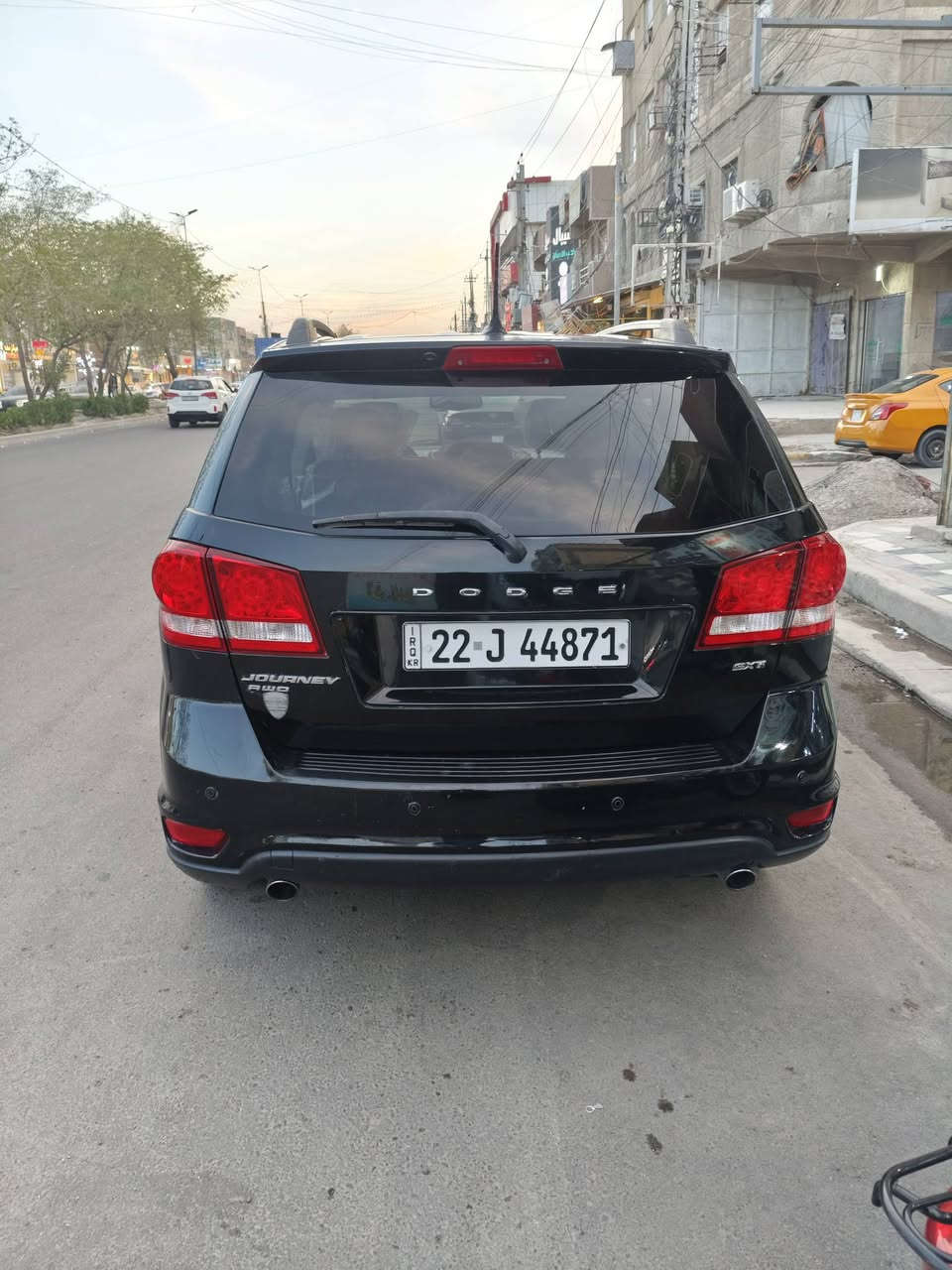 دوج جورني موديل 16 حادثهة كلش حلو أي ايرباك ما ضارب بيها 6 سلندر شاشة كامرة حساسات كشنات جلد وارضية مغلفة جلد بالكامل محرك كير كله نضيف سيارة جدا نضيفة تخم تاير جديد باتري جديد تبريدها ثلج ما بيه. نقص برغي حدادية جديدة لايت زنون بلادي رقم اربيل باسمي  السعر 125 وبيها مجال للاستقسار على هذا الرقم ***********
