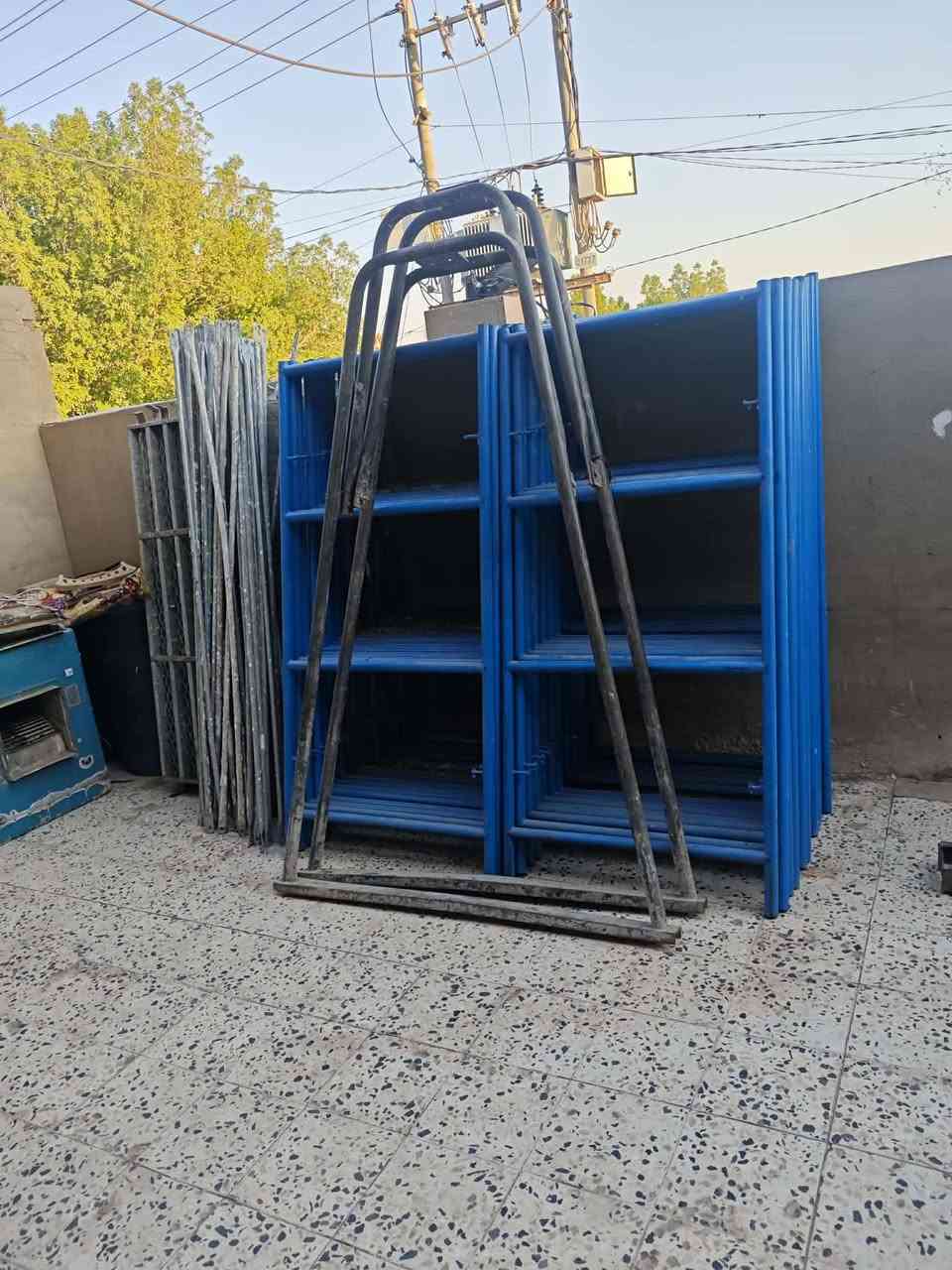 سكله للبيع
اقفاص عدد 15
نحاله كامله مع عرباين اثنين 
كوسرات عدد اثنين 
حادله جديده 
جكات همر عدد اثنين جدد 
عرباين عدد 3جدد 
للبيع شلع ب مليونين وربع 
ارقام هاتف 
***********
***********
