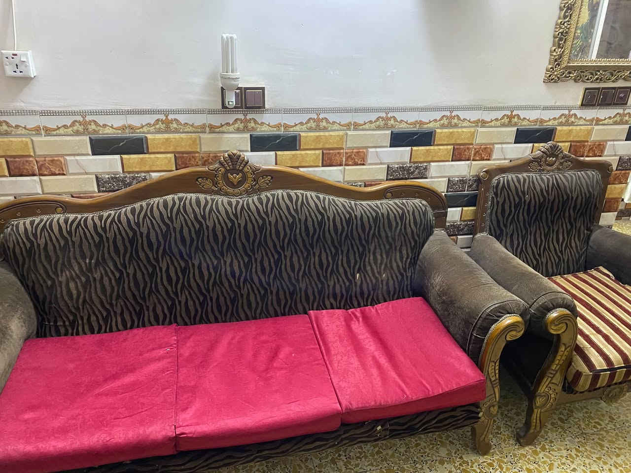 سلام عليكم غراض لبيع
كاونتر سعره ٣٠٠ جديد 
قنفات ٥٠ 
جربايه ٢٥ 
عنوان بغداد لمشتل رقم الهاتف ***********
