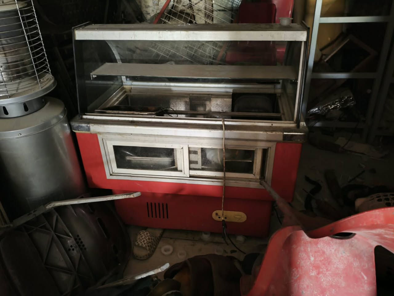 السلام عليكم
شوايه بركر جبيره البيع 
براد مقبلات البيع مستعجل على بيعتهن هاذ رقمي 
مكاني بغداد حي الجهاد ***********
