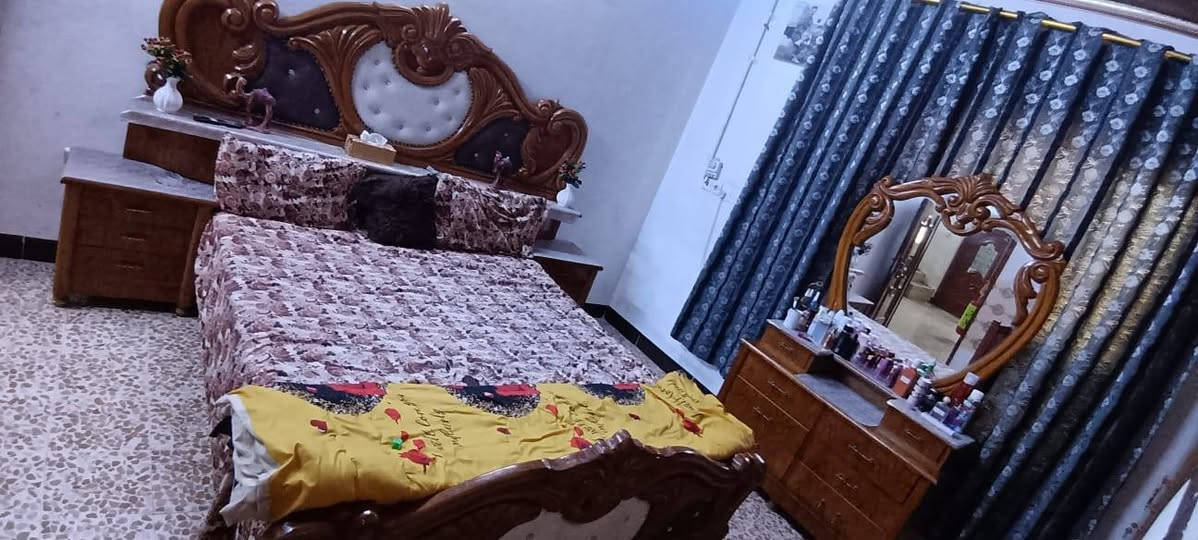 غرفه نوم خشب عراقي درجه اولى 
غرفه ٦ ابواب وملحق غرفه ضخمه 
مع الدوشك مالتها نضيف 
سعرها ٧٥٠ 
مكاني موصل حي الزهراء 
هذا رقمي 
***********
