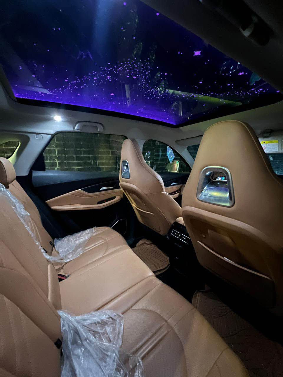 السلام عليكم 
 T5  EVO   

4 سلندر هايبرد 
1500 تيربو 
ماشيه 83 الف 

2024 فول 1/1 

سقف بانوراما متعدده
رادار امامي خلفي 
كامره 360 درجه 
رادار تنبيه مغادره المسار
صندوق كهربائي ⚡️ 
تحكم ستيرن جهتين 
 كشنات كهربائي جلد +تدفئه وتبريد+ كرسي السائق بي مساج 
دواخل لونين بيجي واسود
مري شفط 
اوتو لايت LED واضويه نهاريه
اشاره ب المرايه
ثلاث انضمه قياده. اقتصادي+عادي+ سبورت
دخول بصمه + اشاير ترحيب لوكو السياره
  ثلاجه داخليه
اضائه داخليه متعدده الالوان 
حساسات خلفيه
مساعده نزول منحدرات

السياره عليها ضمان 5 سنوات صيانه مــن شركه ليث العبيدي او 200 الف كيلو متر 

مكفوله السياره ماعدا الصندوك مضروب بطابوكه ومسوي خسفه صغيره ومرجع بارد بدون اي صبغ

‭***********‬ بغداد, العراق
