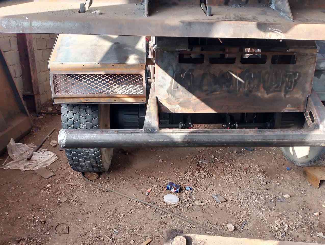 حداده عامه عرباين ماموت وماكنيسان ذرعا 30متر شاصي 16شريط12 كاعيه 8ملم صفاح 6ملم/***********
