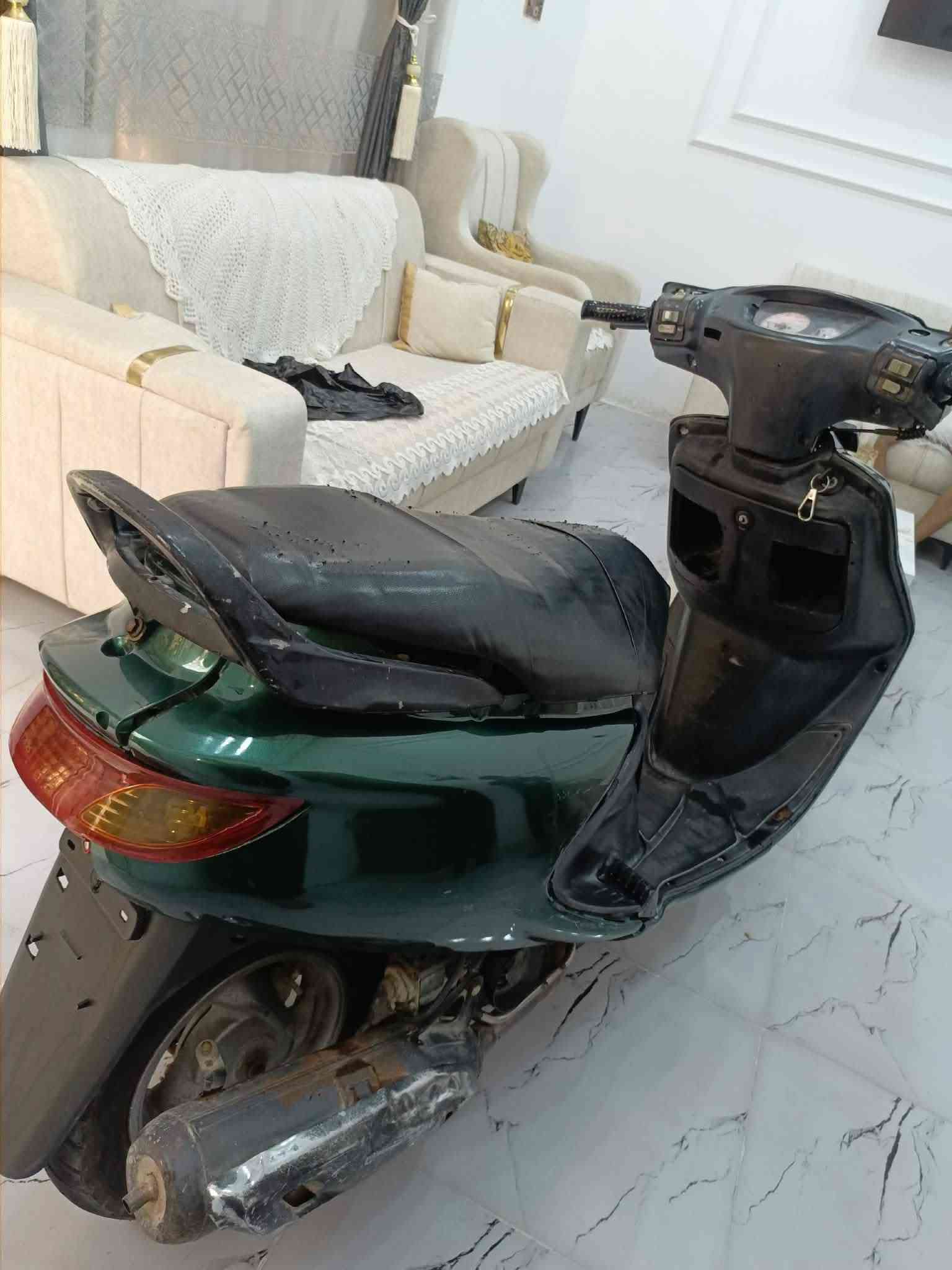 ب ٤٠٠ وبيها مجال كلها شغاله من كول للطول مفتوحه وجفته جديد وكلجات جديده قبل ٣ ايام حطيتلها الله شاهد علي وبالذمه بس فقط كابريته كاعد تخربط لان اول ماتحرك مابيها شلعه بس شويه تمشي انوب اطير مكينه خرسه ..عنواني تنومه نهر حسن ***********
