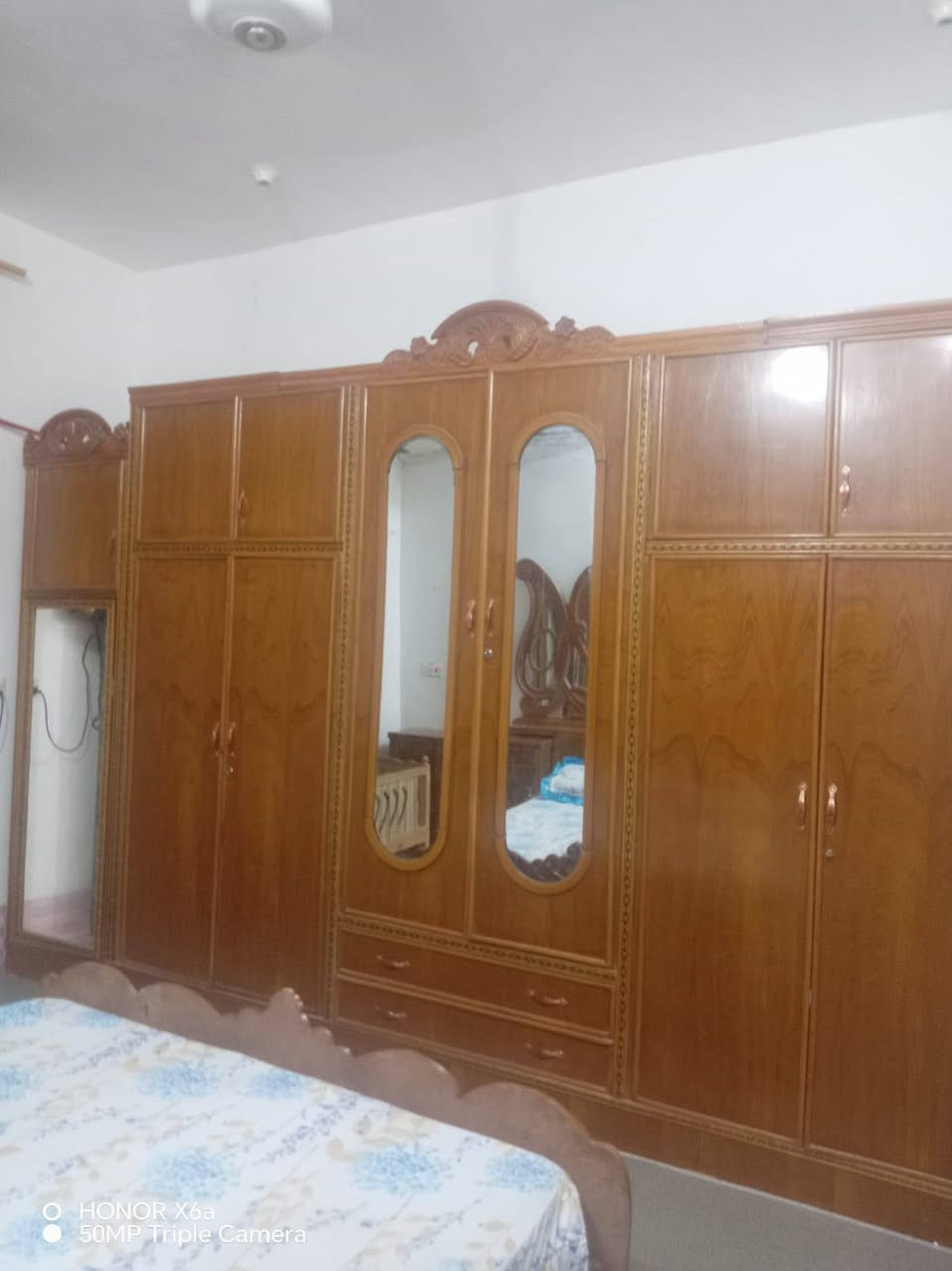 سلام عليكم عندي هاي لغرفة البيع  لتواصل ***********
