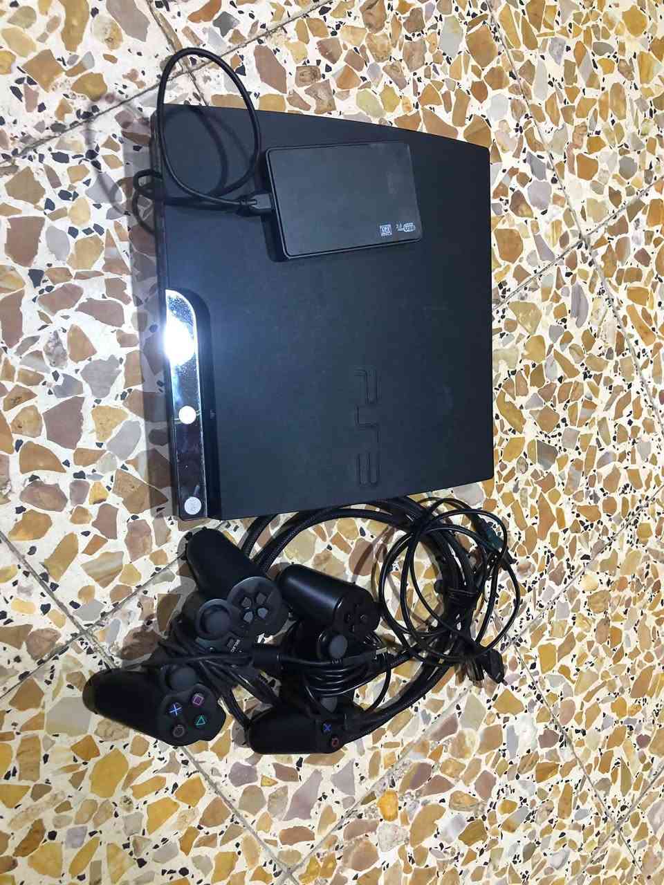 بلي 3 
مستعمل قليل
بي تقريبا 80 لعبه
مع كامل ملحقاته و ثنين جوستك
للتواصل/***********
