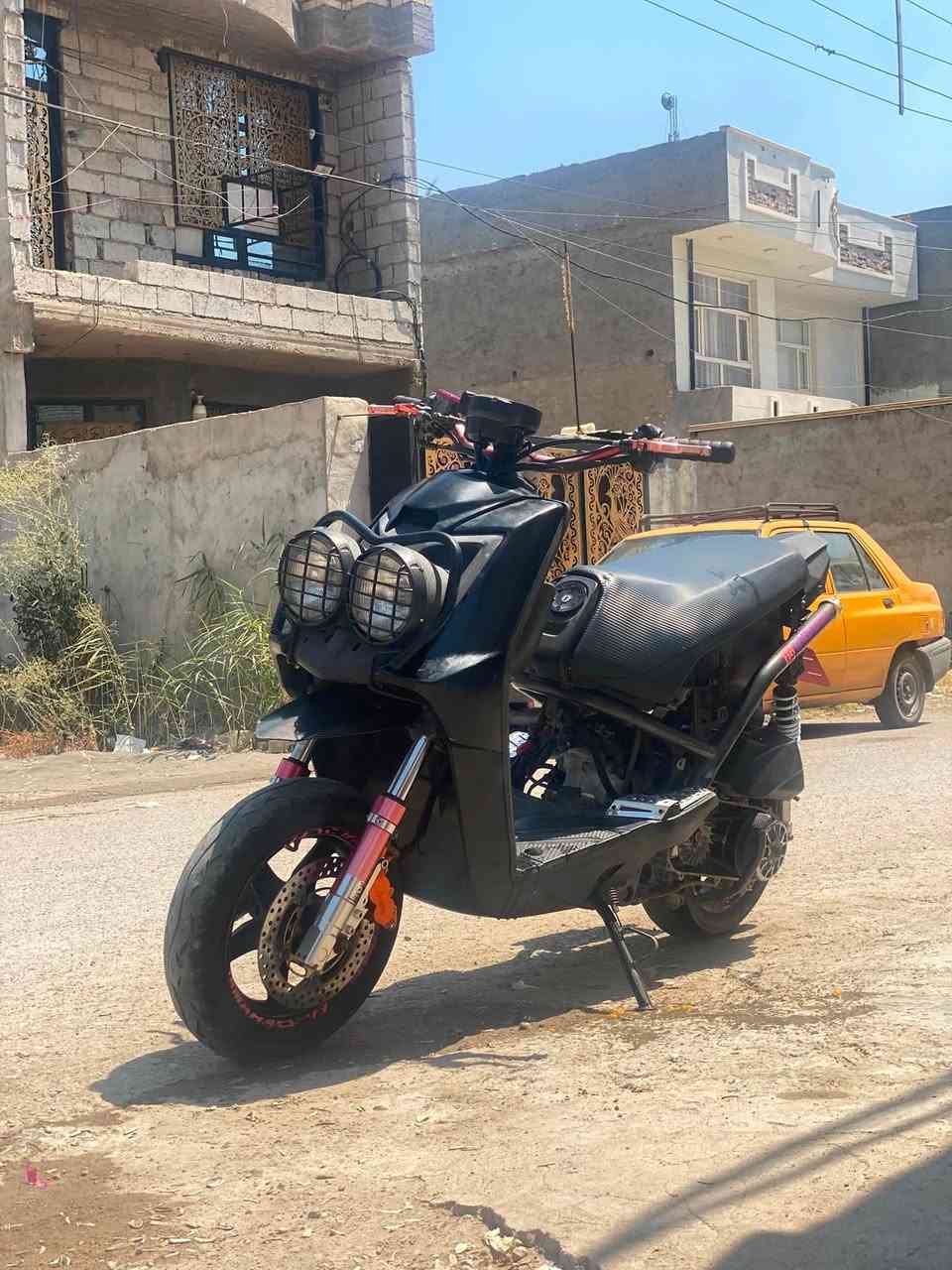 سكنس جبلي دراجه ناشفه مزوده خارجي نضيفه
بيها صدر Dy وبيها فج اربع بساتم 
ستيرن كرزي وركب كرزي ويدات كرزي اصلي
بكلايت R6 اصلي
كبات شاصي اصلي
كلجات بلادي اصلي
غراضها كامله قبق هندر موجود
قبق جوزه رياضي اصلي
مكينه بلاديه
مكاني جزيره بغداد السياحيه سعر 1050
***********
