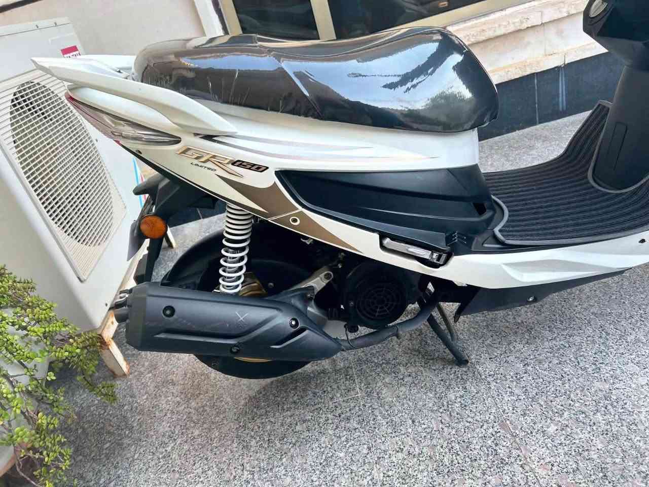 سلام عليكم ورحمة الله موطور سايم موديل 22مكمرك كامل جديد فول نضافه سعر 1600بي مجال قليل تواصل ***********
