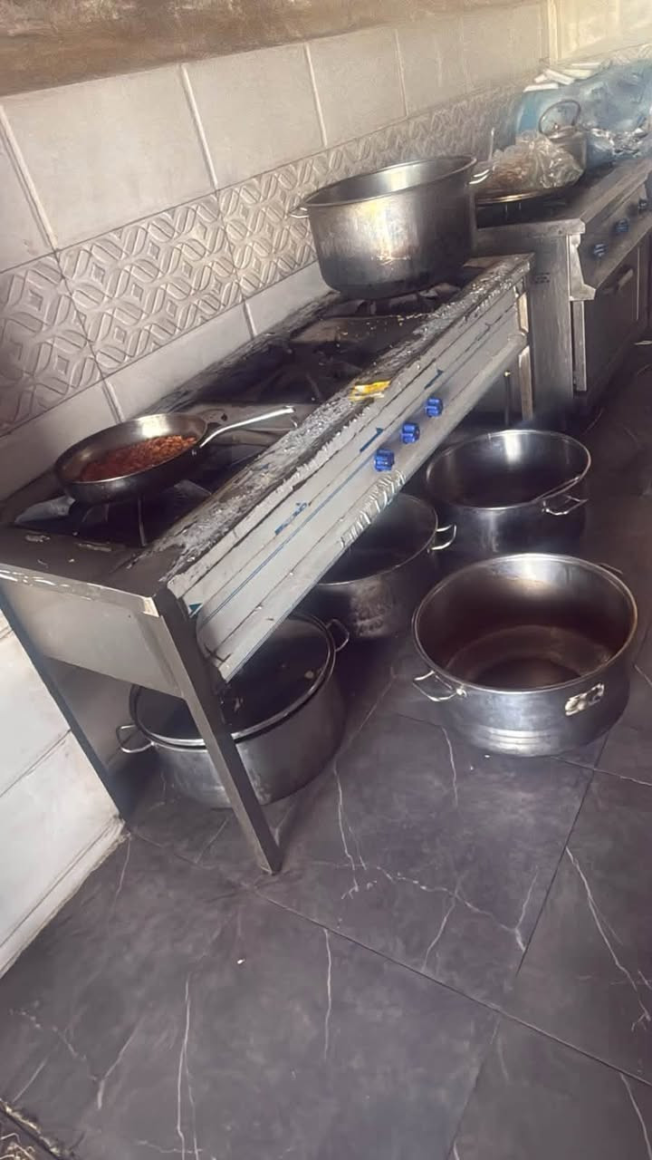 اغراض دجاج وسمك للبيع جديد
***********

نص مكتوب في الصور:
- ***********