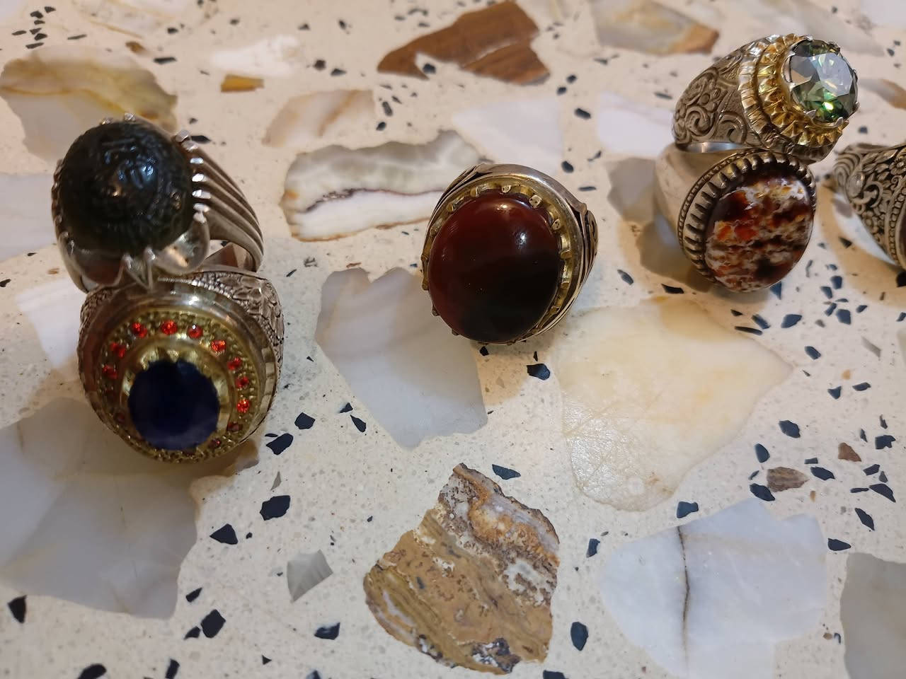 اسعار مناسبه بيهن عارف 990 بغداد جديده ***********
