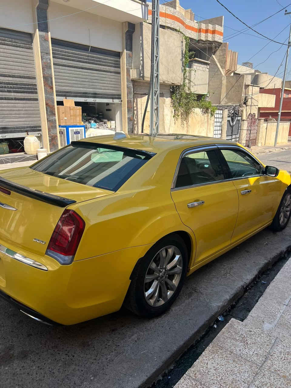 السلام عليكم
اوباما 2020اصل 

فور ويل 

محرك كير بوضع الشركه 

صبغه وحده اصل ابيض

ضرر جاملغ وبوند بدون لعد بدون شاصي 

السعر 196مجال بسيط

عنوان موصل الجانب الايمن***********وتساب
