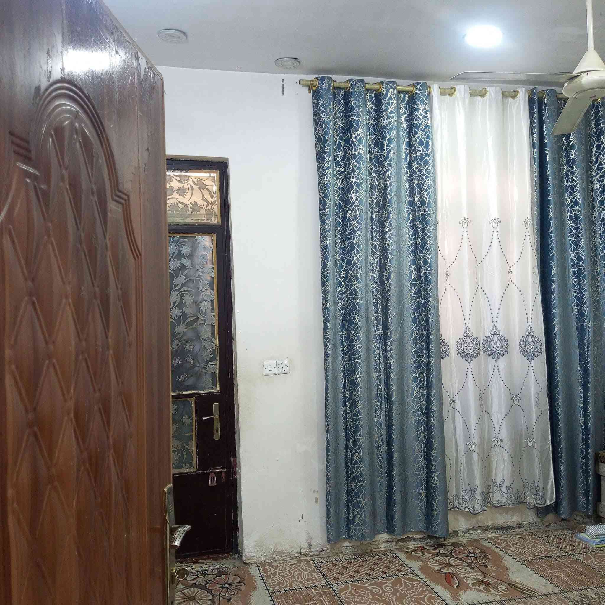لسلام عليكم بيت للبيع 50 طابق ونص جوه يحتوي على صاله وحولي وحمام ومنور وحمام خارجي وطرمه. وطابق ثاني هيكل السعر اتصل على هذا الرقم***********
