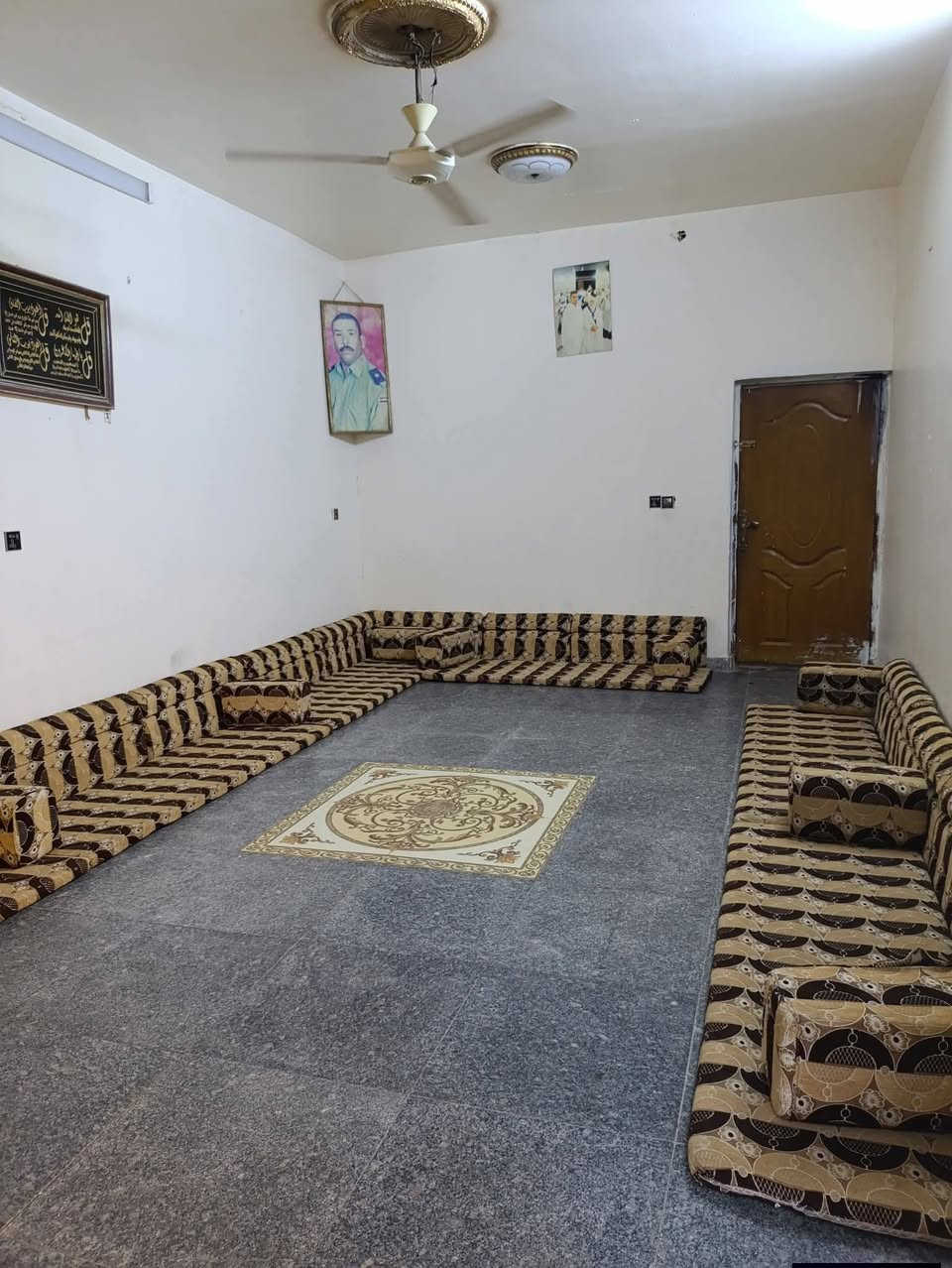 بيت للبيع طابو صرف 220م طابقين
الاول غرفتين وصاله ومطبخ واستقبال وصحيات 

الطابق الثاني غرفتين وصاله وصحيات

العنوان ديوانيه حي الصدر الثاني قرب مصور الخالدي 

رقم ***********//***********
