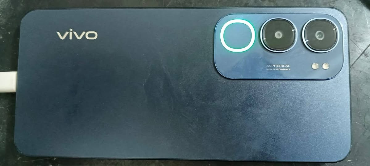 السلام عليكم جهاز غني عن التعريف. ‏‪vivo Y19s Pro‬‏  ببجي90فريم الذاكره 256 ماداخل تصليح مكفول كفاله عامه بدون ملحقات بطاريه 6000 ملاحضه الشاشه بيها فطر مثل ما تشوف مامئثره بلمس  سعر 250بي مجال حك الجية وتدللون للاستفسار *********** واتساب او فيس متواجد كربلاء

