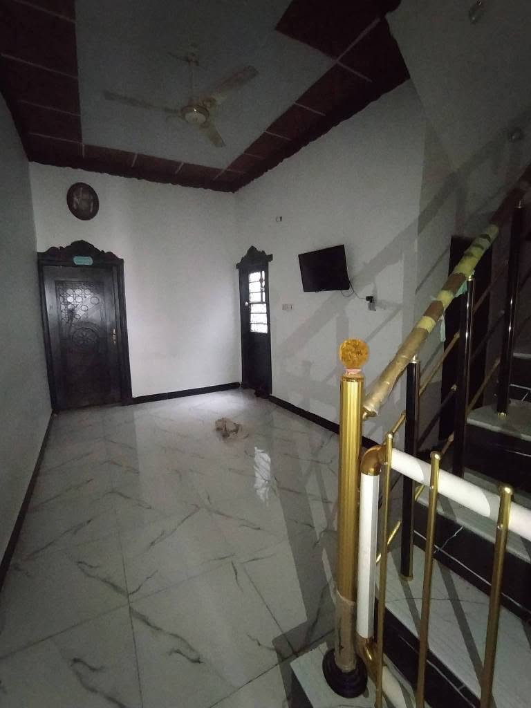عد الله اوقاتكم بكل خير 🌹
***********

عن توفر بيت للبيع  🏡
#مساحة  ١١٥ متر 
طابو زراعي عراقي اصولي ابو الكاع موجود حين يرزق 
يحتوي البيت على 🌟
غرفه نوم 2♦️
ديوان♦️
مطبخ
صاله كبيره ♦️
صحيات داخلي وخارجي♦️

#البناءجديد  درجه اولى 
منطقه هدوئ
 ومتوفر بيها
جميع الخدمات  ماء كهرباء 
مدارس حكوميه ومدارس اهليه 
شارع ١٠  متر 
#السعر /65 وبي مجال قليل 
#العنوان : بصره ابي الخصيب    كوت ثويني يم جامع التقوه 

للاستفسار يرجى الاتصال
على الرقم *********** البصرة, العراق
