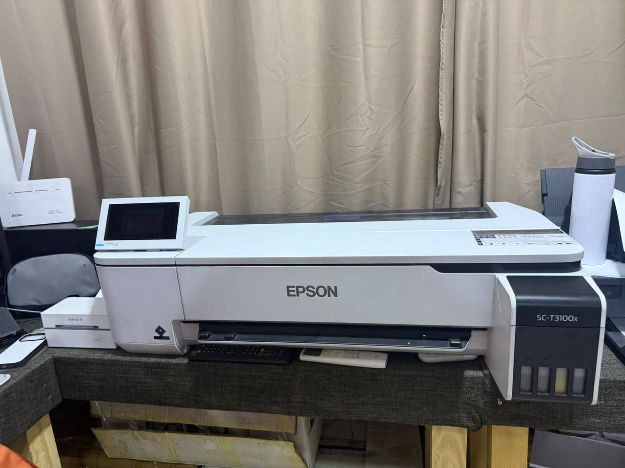 يو طابعة ابسون حراري 90 60 T3100x استخدام قليل جدا 50 طبعة مع ملف الوان خصيص للطباعة حرارية

مكبس حراري نوعية جدا جيدة استيراد خاص قياس متر في متر و20

للبيع 
***********
السعر البيع كامل وليس تجزئة 6 مليون دينار مع الفحص 
بغداد
الاعظمية
