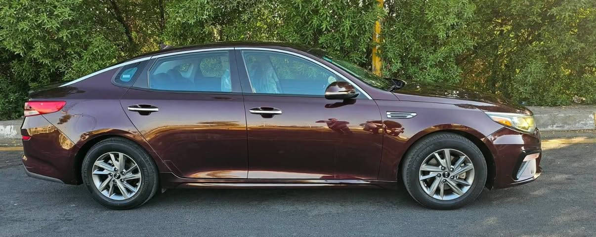 السلام عليكم
​عندي سيارة أوبتيما موديل 2019، حادثها مو واضح بالصورة.
​سعر البيع: شدة و١٥ ورقة 
ماشية ٦٢ ميل
للاستفسار*********** بغداد, العراق
