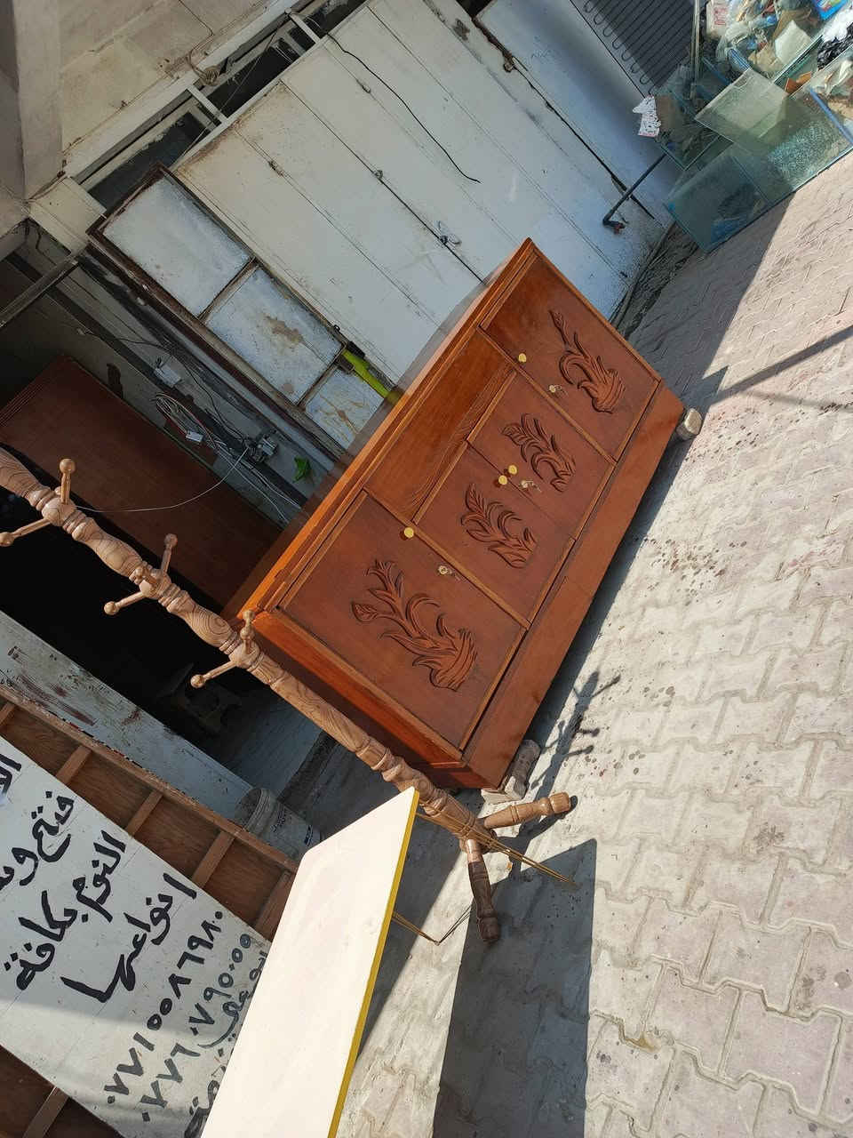 السلام عليكم
بوفيه فراش صاج 
السعر ٧٠
المكان الكريعات مقابل مطعم البلام العائلي 
موبايل ***********
لانرد علي التعليقات فقط الاتصال

