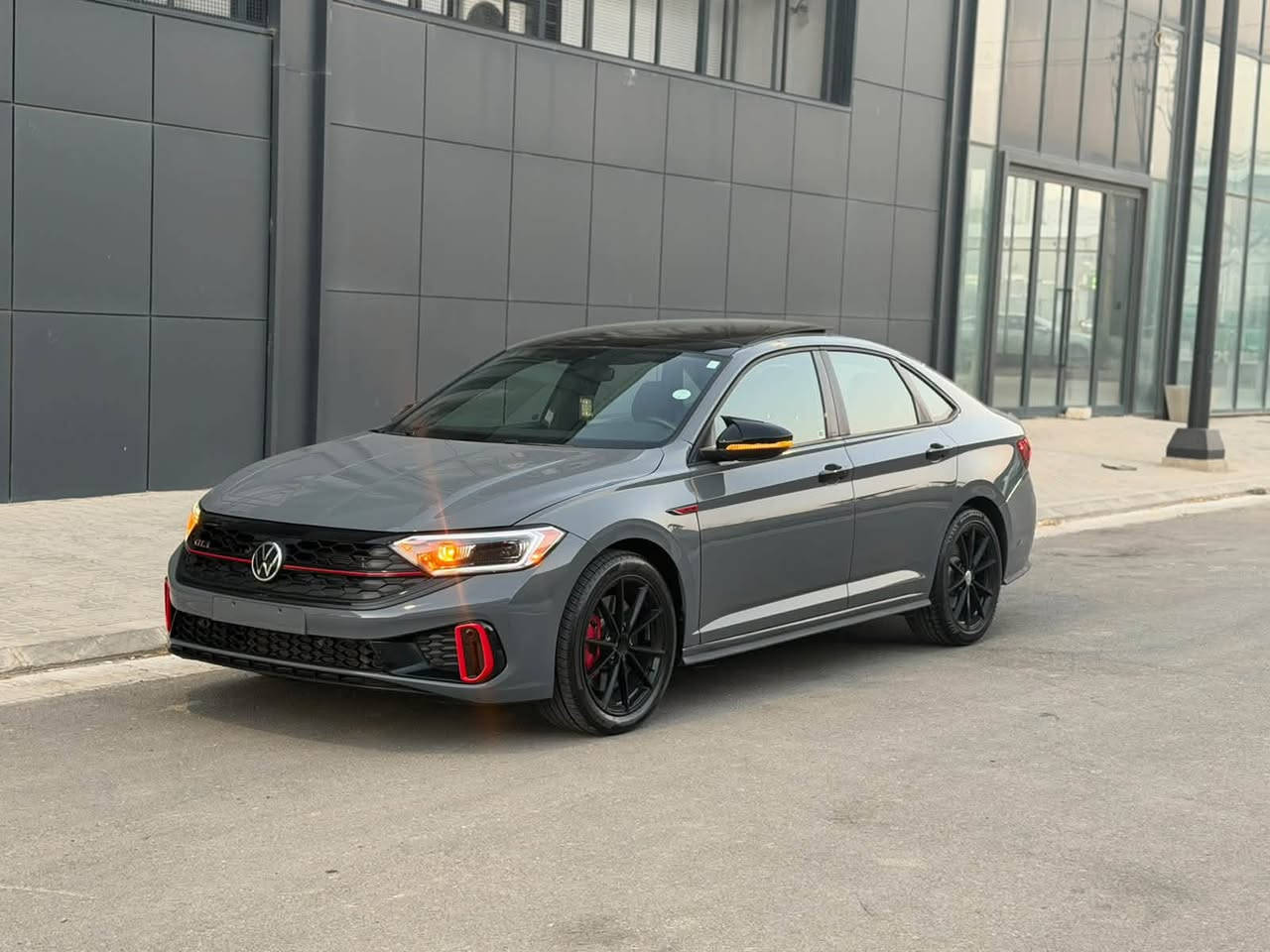 Volkswagen Jetta GLI 40th Anniversary Edition
موديل 2024 
پانوراما 
چەمەلەغ گۆڕاوە بە بیلاد -  3 پارچە کلێر امریکا 
جاملغ مبدل ببلادي - ثلاث قطع كير امريكا 
ايرباك سوكان ته قيوه - ايرباك ستيرن طاك
رقم كاتى 
عنوان- سليمانيه 
***********
