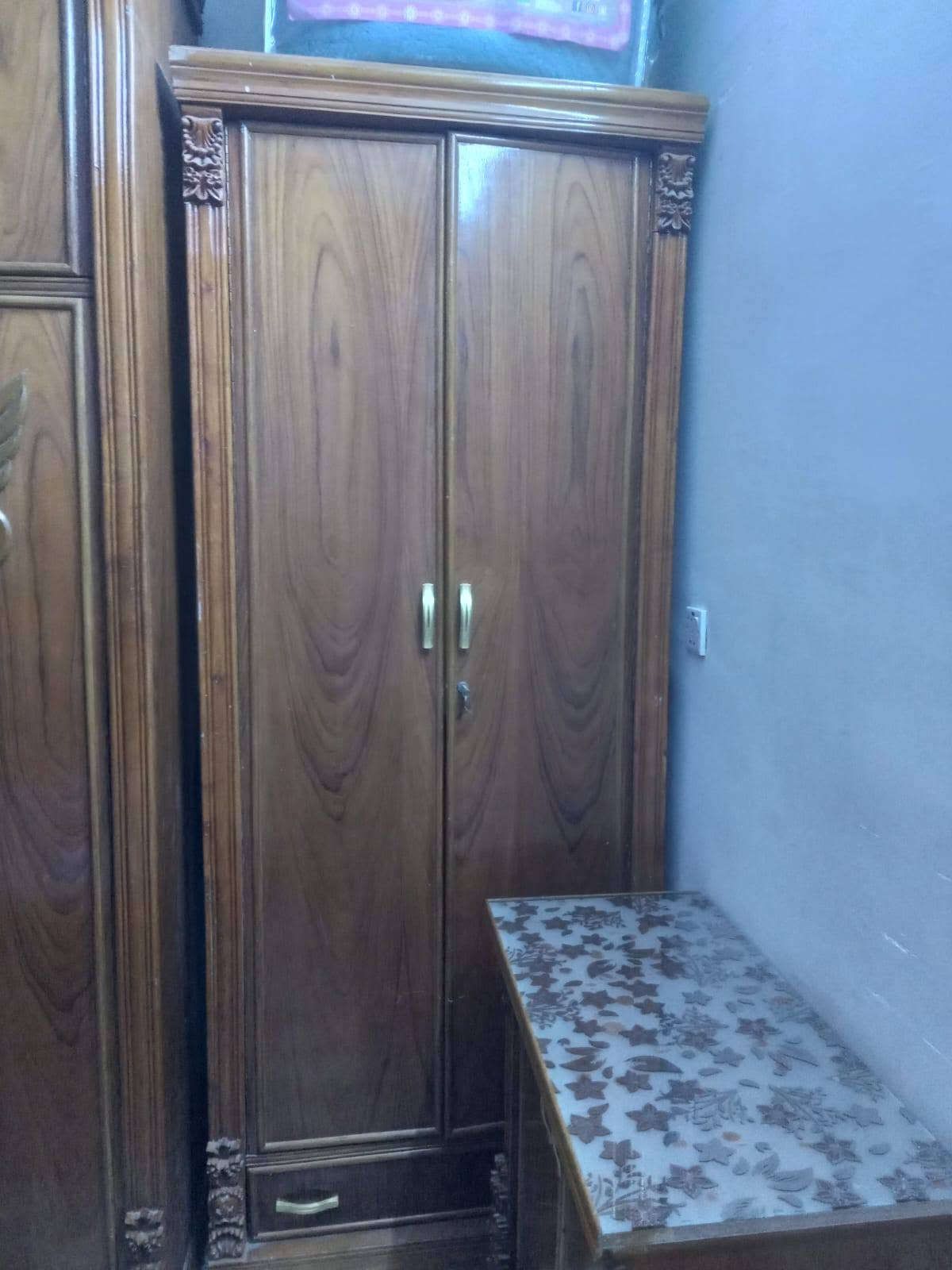 غرفه للبيع للاستفسار الاتصال ع هذه الرقم ***********
