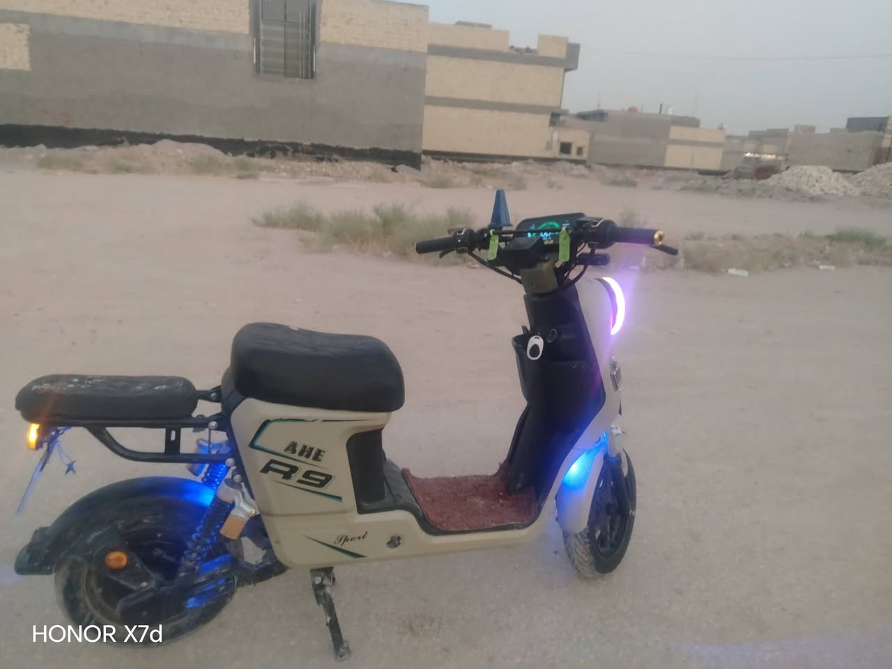 سلام عليكم دراجه شحن ار ٩ اربعه بطاريات فول بصمات كرتات تشغيل عن بعد دراجه خير من الله السعر 375 مجال. رقم الهاتف ***********
