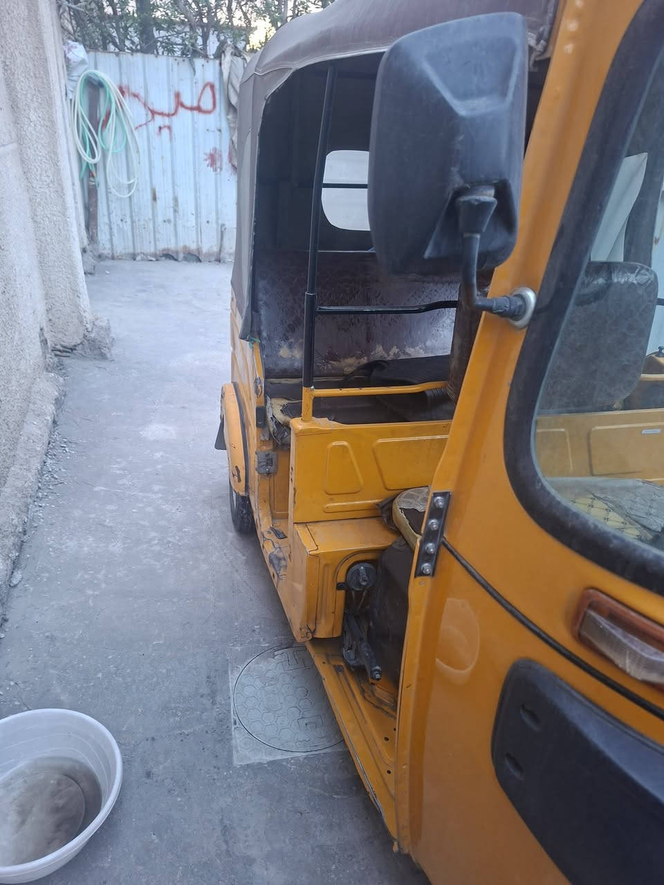 تكتك 22 شهر ١٠
رقم وسنويه تحويل ثاني يوم بااسمي 
عوزه سمكره بسيطه وجادر الباب موجود مالته عندي
مكينه مكفولة 
السعر ٨ وبيها مجال 
***********
