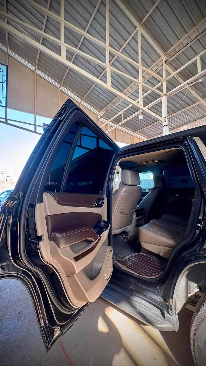 💰 علّق برسالة وسوف يصلك السعر.

شيفروليه تاهو 2020 خليجي LT 🖤🔥

للبيع شيفروليه تاهو LT موديل 2020 خليجي، مضلل في السنوية، فل مواصفات عدا البصمة.

المواصفات:

* محرك 8 سلندر.
* تشغيل زر.
* شاشة لمس كبيرة.
* كاميرا خلفية.
* تحكم ستيرن.
* مثبت سرعة.
* رادار أمامي.
* نظام المحافظة على المسار.
* حساسات أمامية وخلفية.
* مقاعد كهربائية.
* داخلية جلد.
* تدفئة وتبريد للمقاعد.
* شاحن لاسلكي.
* Apple CarPlay وAndroid Auto.
* نظام صوت مميز.
* إنارة LED.
* مكيف أوتوماتيك أمامي وخلفي.
* جنوط ألمنيوم.

📞 للاستفسار أو التواصل المباشر:

***********

السيارة جاهزة للاستخدام، والفحص خير دليل.

🏢 شركة ميسر للسيارات
بيع وشراء وعرض ومراوس كافة أنواع السيارات.

📍 الأنبار - الرمادي - شارع المعارض الموحد
