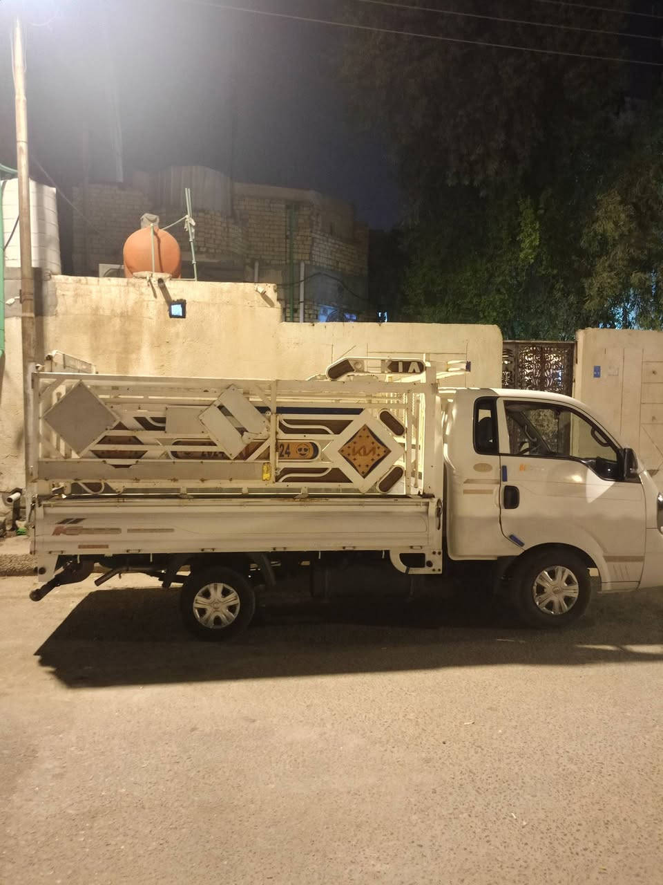 للبيع كيه حمل مديل 21 سياره كفاله ما عده شبر بارد بتكمه رقم بصره راعيه بلبصره سعر 130 او بيه مجال رقم *********** مكلف بنشر مكان بصره حي لصدقاء
