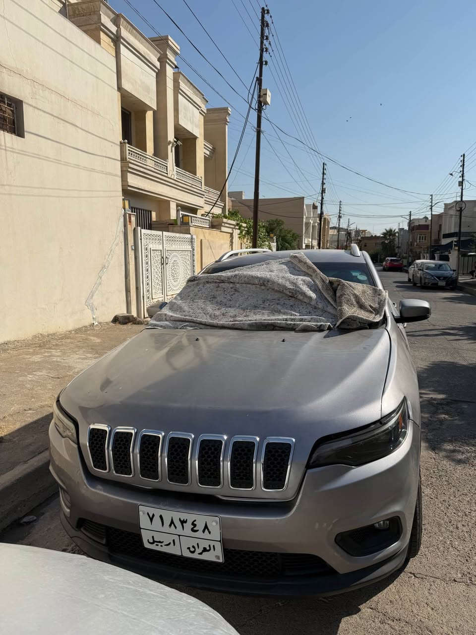 سێ پارچەی هەیە پارچەکان لای سەیاقن
١.جامرخی پێشەوە
٢.جەمرخی دواوە
٣. بۆنیتی کەمێک
ژوورە وەی نەکرتووە پەڕەشووتی هیچ نەتەقی وە ڤوول مواسەڤاتە بەس سلایت نیە دەبڵ ئەکسڵە 
مایل ڕۆشتووە
ژمارەی مۆبایل : *********** أربيل, العراق
