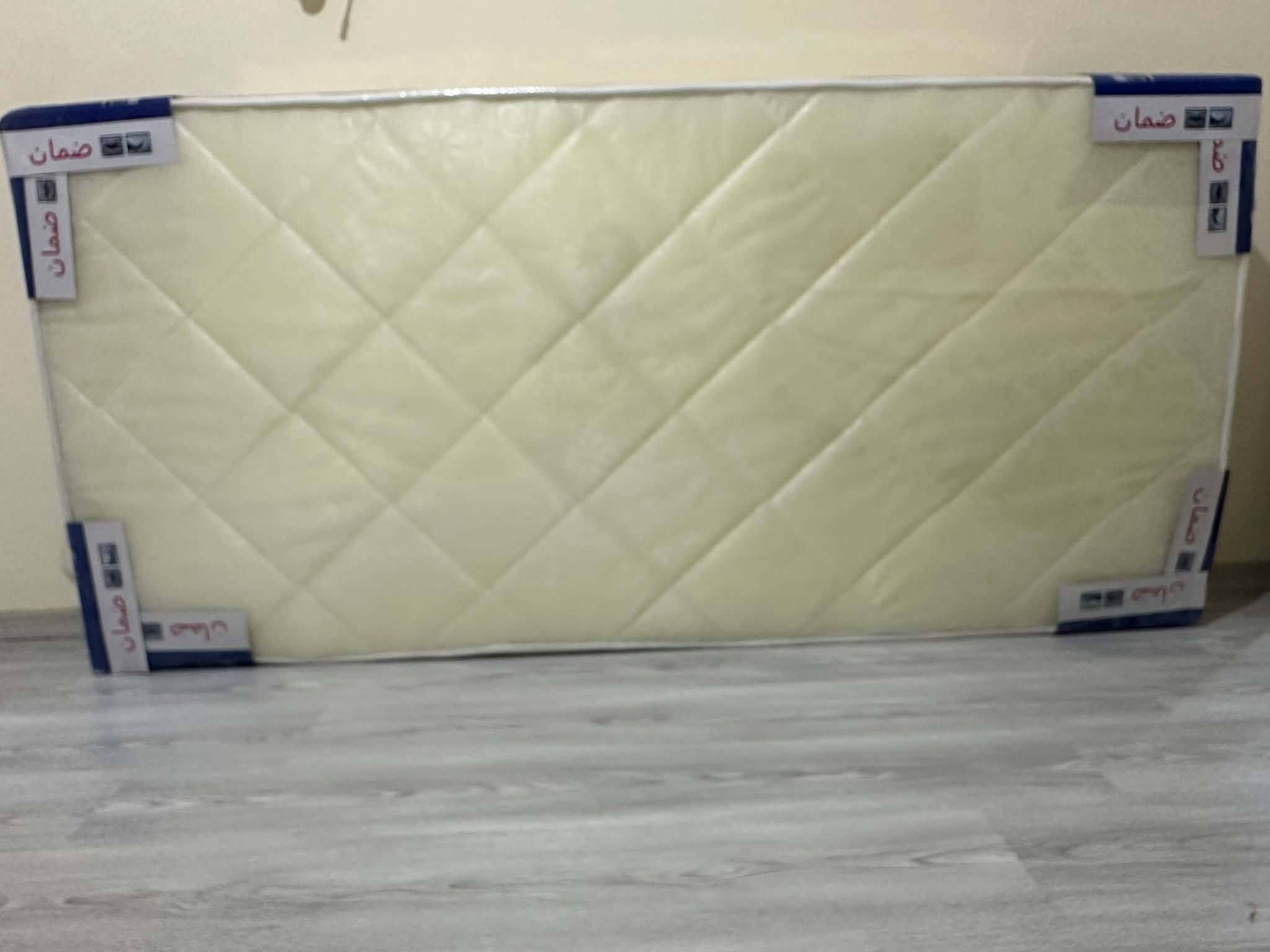 دوشک ابو نفر کلاهما ١١٠ الف مکان اربیل

نص مكتوب في الصور:
- Slow down 1.89 m Measure Level
- 25 cm
- 10 21 cm 20 21 cm Measure Level
