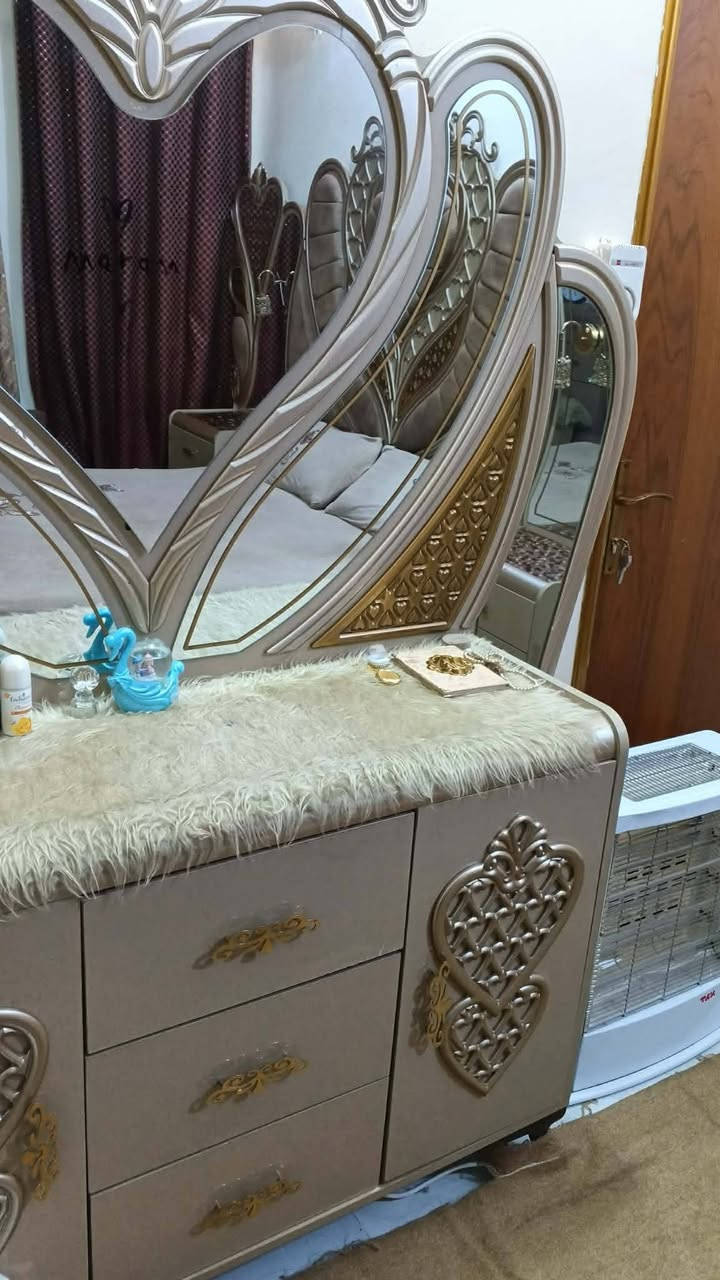 السلام عليكم
غرفه تركيا مستعمله بس نضيفه 9قطع للبيع 

السعر 800

للتواصل متواجد ماسنجر او

***********

