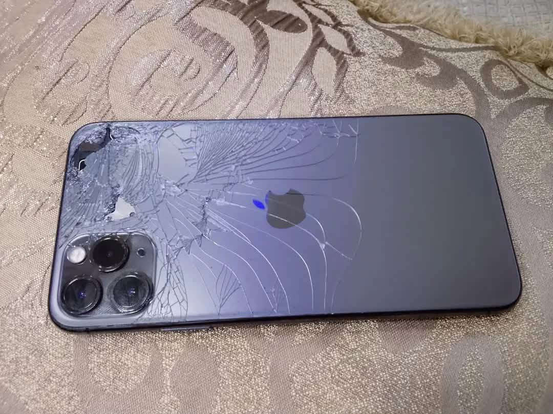 آيفون 11 برو ماكس • ٢٥٦ • ضهر مكسور