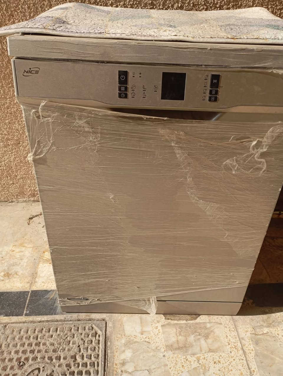 السلام عليكم غساله صحون جديده مشتغله ابد سعرها ٤٥٠
