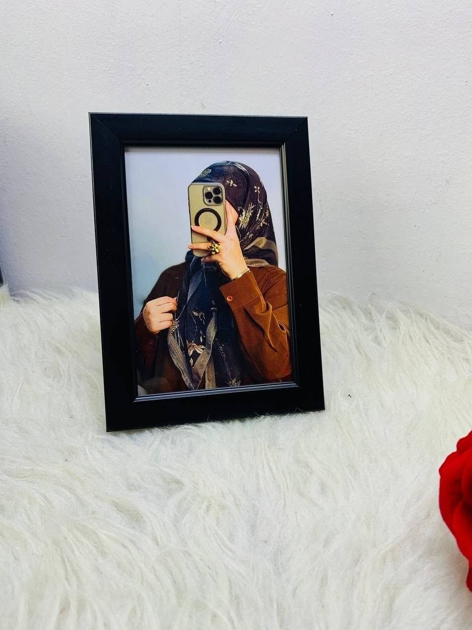 مو مجرد إطار…
قطعة صغيرة تشيل ذكرى كبيرة 💛📏 بحجمه البسيط، بس يحفظ لحظات ما تنوصف
🎁 هدية ناعمة… تدخل القلب بدون استئذان ✨
قياسة A6
سعر القطعة ( ٣ الاف فقط).. 💐
***********

نص مكتوب في الصور:
- @oruho_llah_