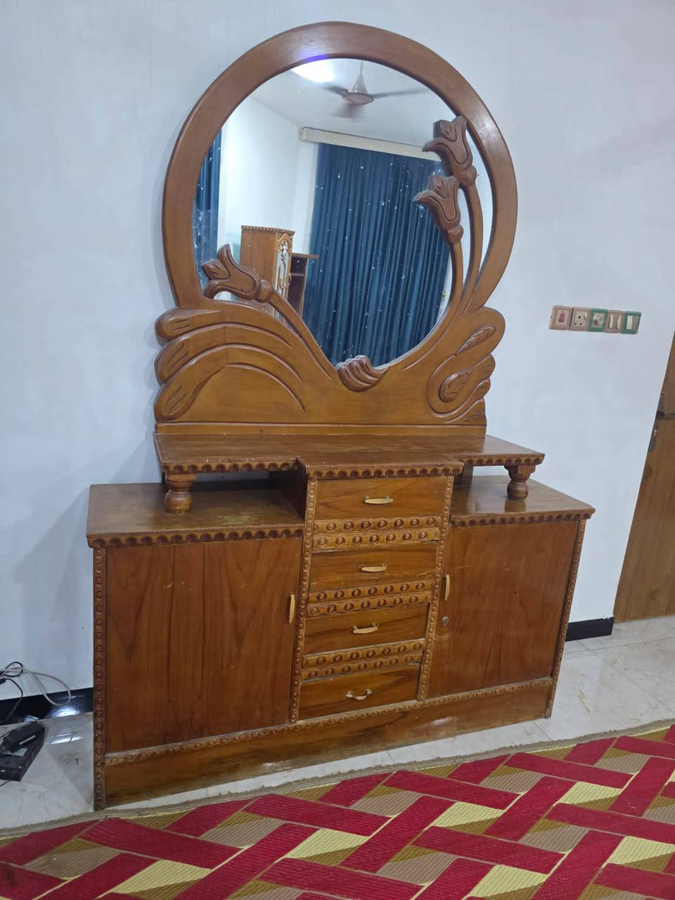 غرفة اخشاب صاج مع بوفية للبيع ***********
