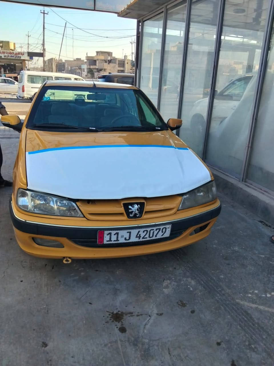 السلام عليكم بيجو بارص موديل15السياره خير من الله نضافتها كدام عينك بيها ضربه شبر الباب الخلفي جهة الصدر ومصلحه بيها عيب واحد بس بوش الستيرن شي قليل حيل سياره جاهزه سعر35قفل مكان السياره المحموديه ***********
