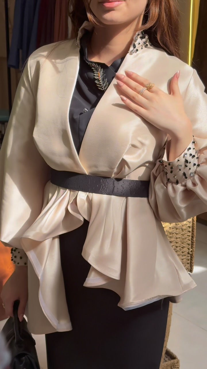 ⁨	إطلالة تخطف الأنظار ✨🤍
130 الف فقط بعد الخصم
ستايل أنيق وتفاصيل تميزك بكل مناسبة 
DIVA .. للاناقة عنوان✨
متوفر توصيل لجميع محافظات العراق ✔️
‎للحجز وتساب  : ***********
‎العنوان : موصل الزهور قرب مجسر حاملة الجرار مقابل مركز الساعات السويسرية
#ازياء #ملابس #explore #العراق #اكسبلور_فولو⁩
