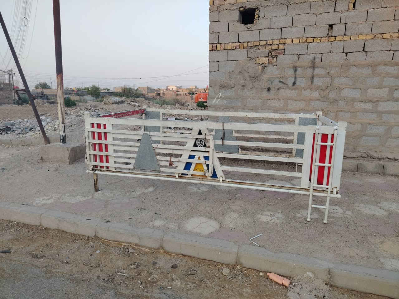 سلام عليكم محجر فحل للبيع السعر 600 الف و بيه مجال رقم الهاتف ***********
