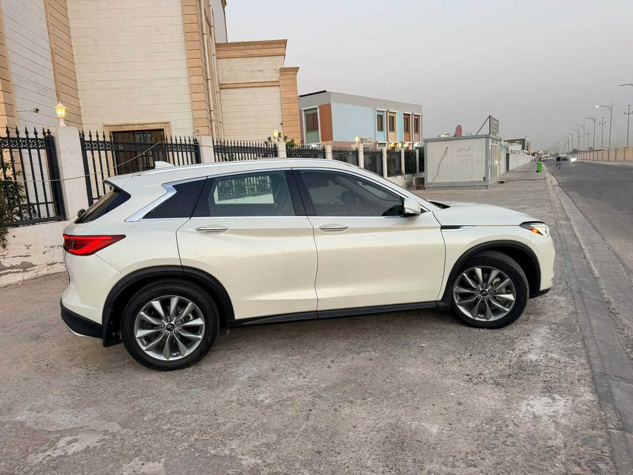 � للبيع او المراوس إنفنتي QX50 2022 فول أوبشن 🔥
وارد امريكا | ضررها صندوق مصلح نفسة يعني صبغ قطعة وحده

🔧 محرك VC Turbo

⚡ سعة 2.0 تيربو | سريعة ونشطة جداً

📍 رقم بغداد انكليزي | تحويل مباشر (مشروع وطني)

━━━━━━━━━━━━━━

🔥 المواصفات والتجهيزات:

• محرك VC Turbo فول مبدل جديد 2.0 Turbo

• بانوراما (سلايد كبير)

• شاشتين حجم 8 إنج

• مرايا النقطة العمياء + مرايا قلاب

• كامرات 4 (360 درجة)

• تشغيل عن بُعد + تبريد حسب حرارة الجو

• تشغيل بصمة

• كراسي كهربائية + ذاكرة للسائق

• نظام صوتي راقي

• إنارة زينون بالكامل (ناصي وعالي وبروجيكتر وكالة)

• باك لايت LED بالكامل

• صندوق كهربائي شفط

• كير طيارة كهربائي

• ستيرن كهربائي + تدفئة

• مقاعد جلد مع تدفئة

• تكييف قطعتين (مناخ منفصل)

• ويل حجم 19 مع تخم تايرات جديد

• حساسات إطارات

• حساسات أمامية وخلفية

• رادار + نظام مانع حوادث أمامي وخلفي

• أوتو هولد

• سايد بريك إلكتروني

• درايف مود 4 وضعيات

• ماوس تحكم بالشاشة والخارطة

• ميموري ذاكرة خزن للسائق

• قيادة مساعدة عند تفعيل وضعية الكروس

• دشبول وأبواب جلد

• إيرباك عدد 8

━━━━━━━━━━━━━━

📊 معلومات السيارة:

🔹 التايرات: تخم جديد

🔹 السيارة جاهزة من جميع النواحي

🔹 تستلمها كاملة وجاهزة

🔹بسعر مناسب جدا

📞 للاستفسار والتفاصيل، مراسلة خاص

***********
