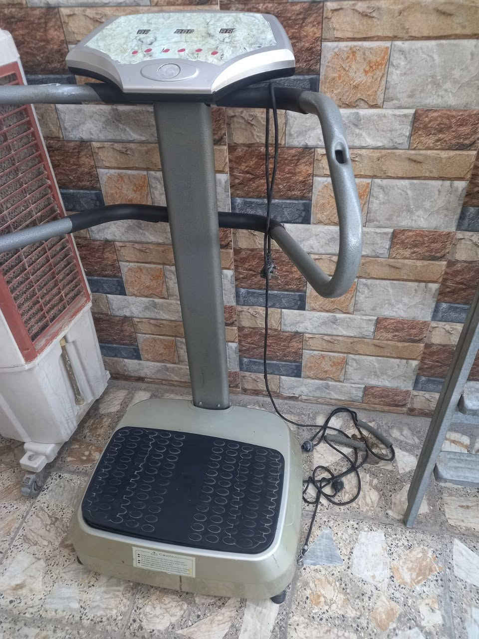 جهاز جري استخدام منزلي نضيف جدا وزن يتحمل ١٦٠كيلو دبل ماطور جبلي سعره ٢٢٥بي حزام تكسير شحوم تدليك جسم كامل موصفات مبي ثري سماعات بلوتوث العنوان بغداد 
مع هزاز كريزي تكسير شحوم تدليك جسم ٧٥
بيسكل رياضي ٥٠ الف 
غزال طائرة ٥٠ الف 
‎***********
