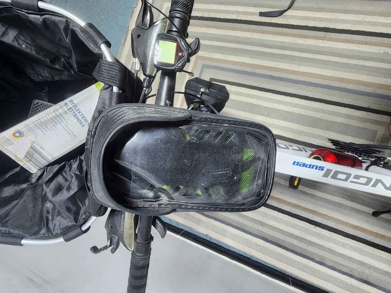 🚲 دراجة هوائية MTB للبيع
🔹 الشركة: MINGOI
🔹 النوع: Mountain Bike / جبلي
🔹 المقاس: 26 إنچ
🔹 فرامل ديسك أمامي وخلفي
🔹 گيارات متعددة
🔹 مساعد أمامي
🔹 إطارات CST MTB
🔹 الدراجة مجهزة بشنط سفر أمامية وخلفية + حامل أغراض
🔹 وياها خوذة
🔹 الحالة: جيدة وجاهزة للاستخدام
💰 السعر: 350,000 دينار عراقي
📍 المكان: كربلاء
الرقم ***********
