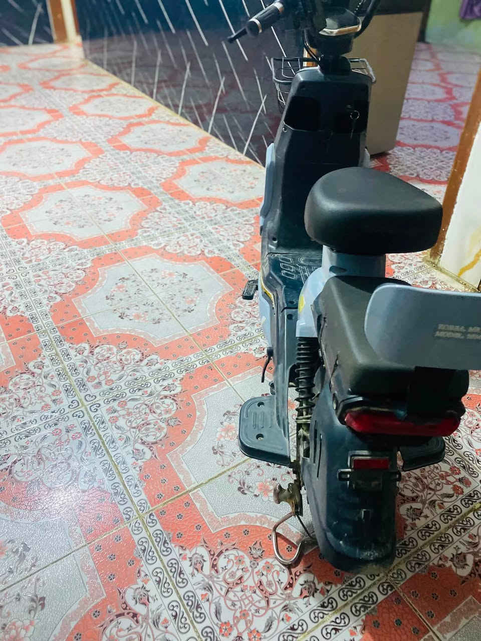 سلام عليكم بايسكل للبيع كامل مكمل بي دبل إشارة ونشرات جانبية  شغال كامل الرقم ***********
