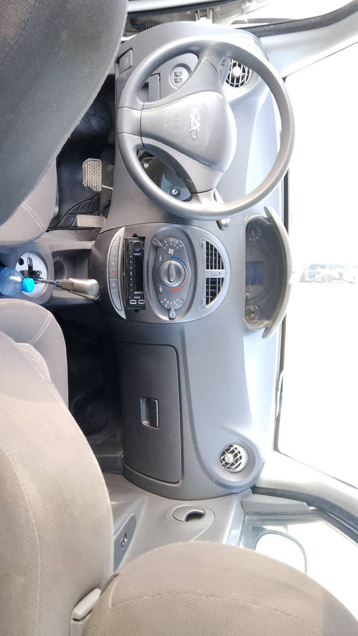 سعر47
شيرى X1 مۆدێل ٢٠١٤ بۆ فروش (Chery X1 2014)
​مۆدێل: ٢٠١٤
​ڕەنگ: سپی

​گیربۆکس: ئۆتۆماتیک (أتوماتيك)
​مۆدەکان: ٤ جام ئۆتۆماتیک (کەهرەبایی)  (کۆندێشن کاردەکات)
​سیستەم: شاشەی ئاندرۆیدی زۆر بەرز
​دۆخی ئۆتۆمبێل:
​ئۆتۆمبێلێکی زۆر خاوێن و بێ مەسرەفە، 
​گێڕ و مەکینە بە شەرت، تەقە و ڕەقەی نییە.
​سنوايه به سه رجو2025 به ناوى خومه وه غراما77000 له سه ر داواى مه عامله ده گريته وه
​ 
سعر 47وبي مجال
شيري X1 موديل 2014 للبيع بحالة ممتازة (Chery X1 2014)
​الموديل: 2014
​اللون: أبيض
كير عادي وتوماتيك
​المواصفات: 4 جامات كهرباء + تبريد (مكيف شغال ممتازة) + شاشة أندرويد حديثة
​حالة السيارة:
​السيارة بنظافة ممتازة جداً، تبريد  وبدون أي مصاريف.
​المحرك والجير بشرط الفحص، صدر وتخم إطارات ممتاز.
​سنوايه منتهى من 2025 بسمى كاملة وجاهزة للتحويل مباشرةً
مكان سيارا اربيل ***********واساب أربيل, العراق
