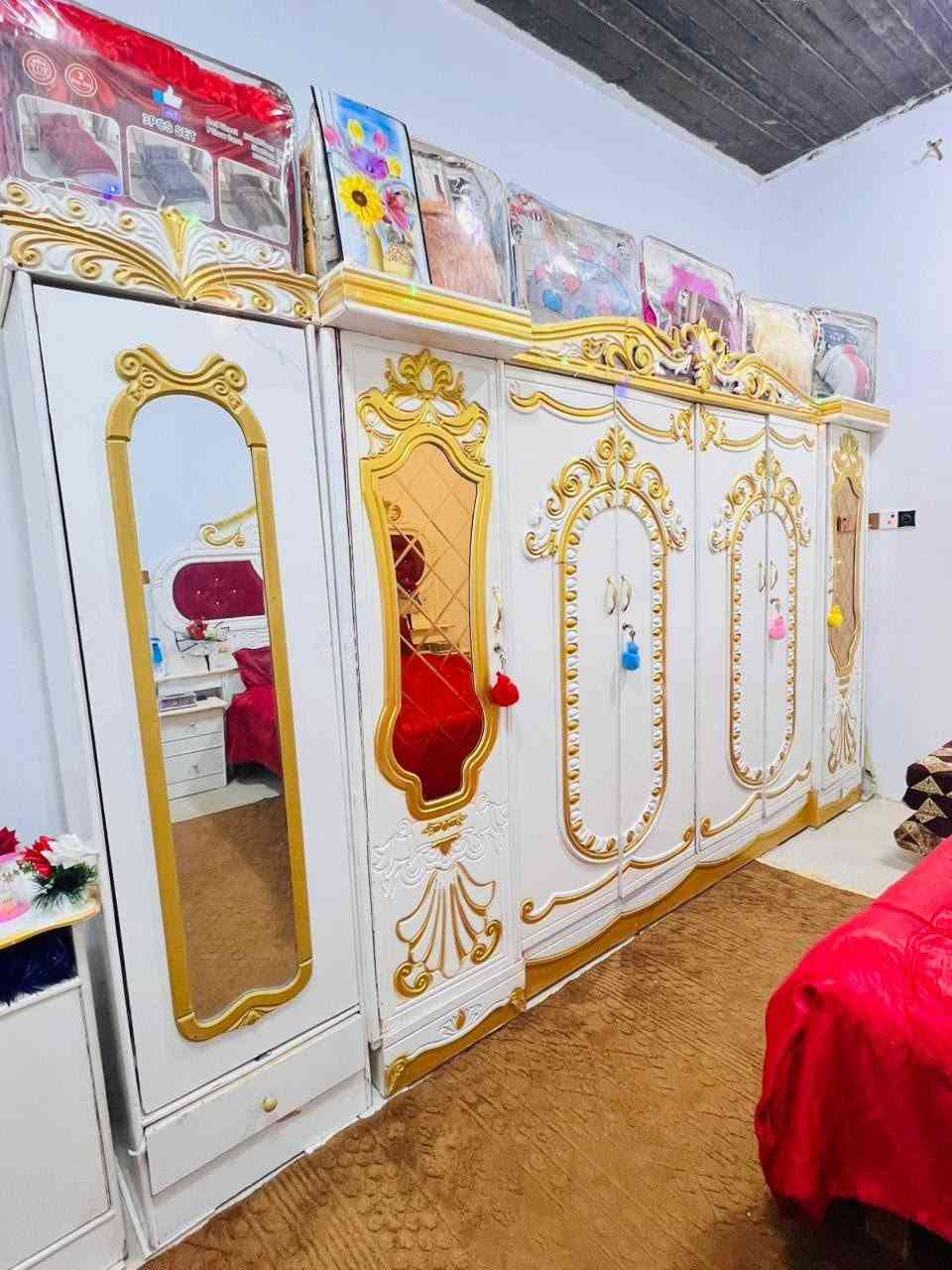 السلام عليكم من رخصت الدمن غرفت خشب عراقي نضيفه وحلوه مكانه الرمانه  سعر 750بيه مجال رقم ***********
***********3

