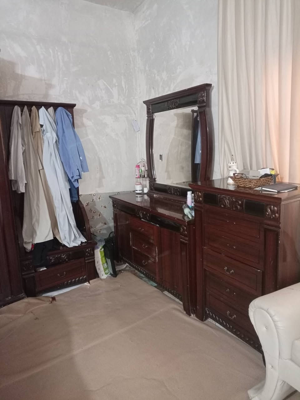 غرفه نوم للبيع بسعر 300
للاستفسار الاتصال على الرقم ***********
