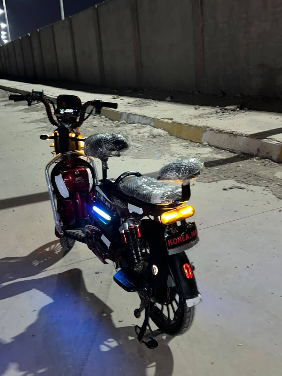 السلام عليكم بيسكل 🚲للبيع موديل 2024بيسكل جديد جديد بمعنه الكلمه 💯💯تيرات ثنين جوبلس جديد شاحنه جديد 5بطريات جديد حجم 20🔥دبل اشاره ➡️⬅️يمين يسار رباعي ملف 1500💯♀️شراي اتصل ***********سعر 275او بي مجال للشراي 💯🚲مكاني كركوك
