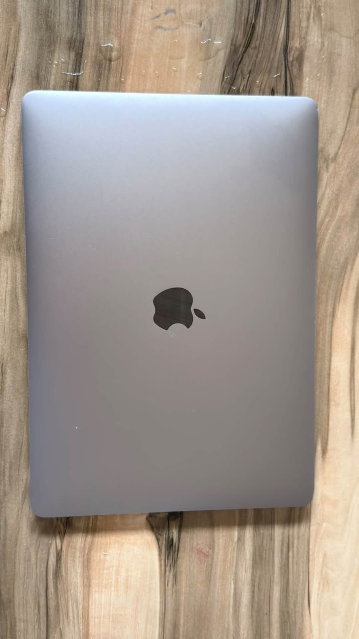 Macbook pro 2017
Ram 16
Hd 512 
 نظافة 90‎%‎. 
حجم الشاشة 13 أنج
تش بار

السعر ٥٥٠ وبي مجال 

للتواصل ***********

نص مكتوب في الصور:
- ٣,٥ GHz Dual-Core Intel Core i7 المعالج الرسومات ١٥٣٦ م.ب. Intel Iris Plus Graphics 650 الذاكرة ١٦ غ.ب. LPDDR3 2133 MHz الرقم التسلسلي C02VF2GSHV2R التفاصيل... انتهت صلاحية التغطية macOS macOS Ventura الإصدار 13.7.8 شاشات العرض شاشة ريتينا مضمنة ١٣,٣-بوصة (٢٥٦٠ × ١٦٠٠) اعدادات شاشة العرض الإشعارات الصوت التركيز مدة استخدام الجهاز عام المظهر تسهيلات الاستخدام مركز التحكم Siri والبحث الخصوصية والأمن سطح المكتب وشريط الأيقونات شاشات العرض خلفية الشاشة شاشة التوقف