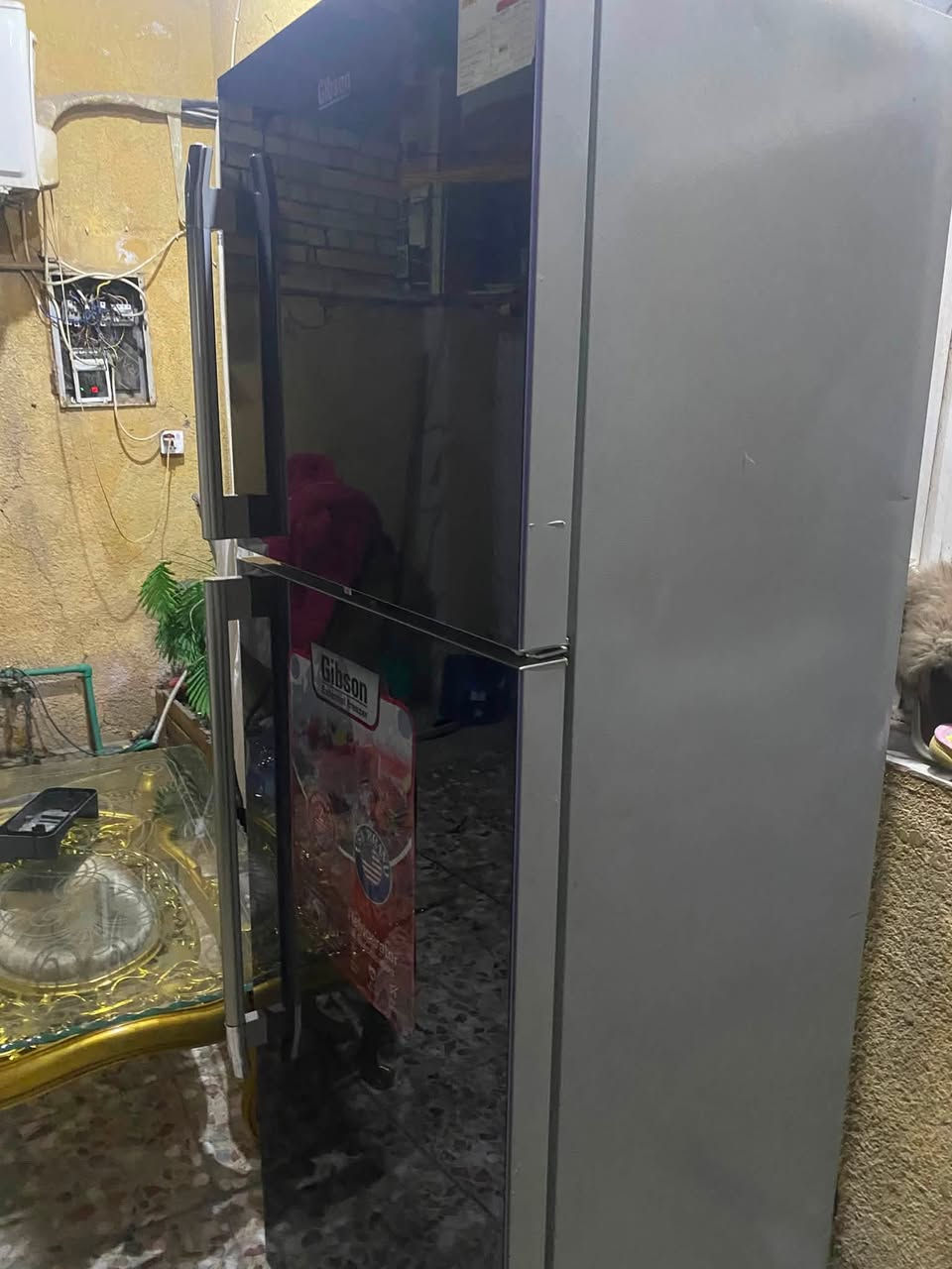 ثلاجة اكبر حجم جديدة استخدم شهرين اخت الجديدة للبيع ***********
