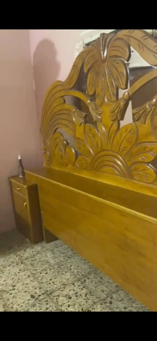 اني السلام عليكم عندي غرفة  صاج عراقي جديده متكونه من سرير أو زاويا اوميز مرايا مع مجرات مكاني الشعب السعر قيم وأخذ بالعافيه للاستفسار
***********
اني السلام عليكم عندي غرفة  صاج عراقي جديده متكونه من سرير أو زاويا اوميز مرايا مع مجرات مكاني الشعب السعر قيم وأخذ بالعافيه للاستفسار

نص مكتوب في الصور:
- امي الغاليه
- اليوم، ٤:٢٩ م
- ٤٧
- ١٠:٥٦ م
- ٠٠:٠٥
- ٠٠:١٠
- ١,٠x
- رد